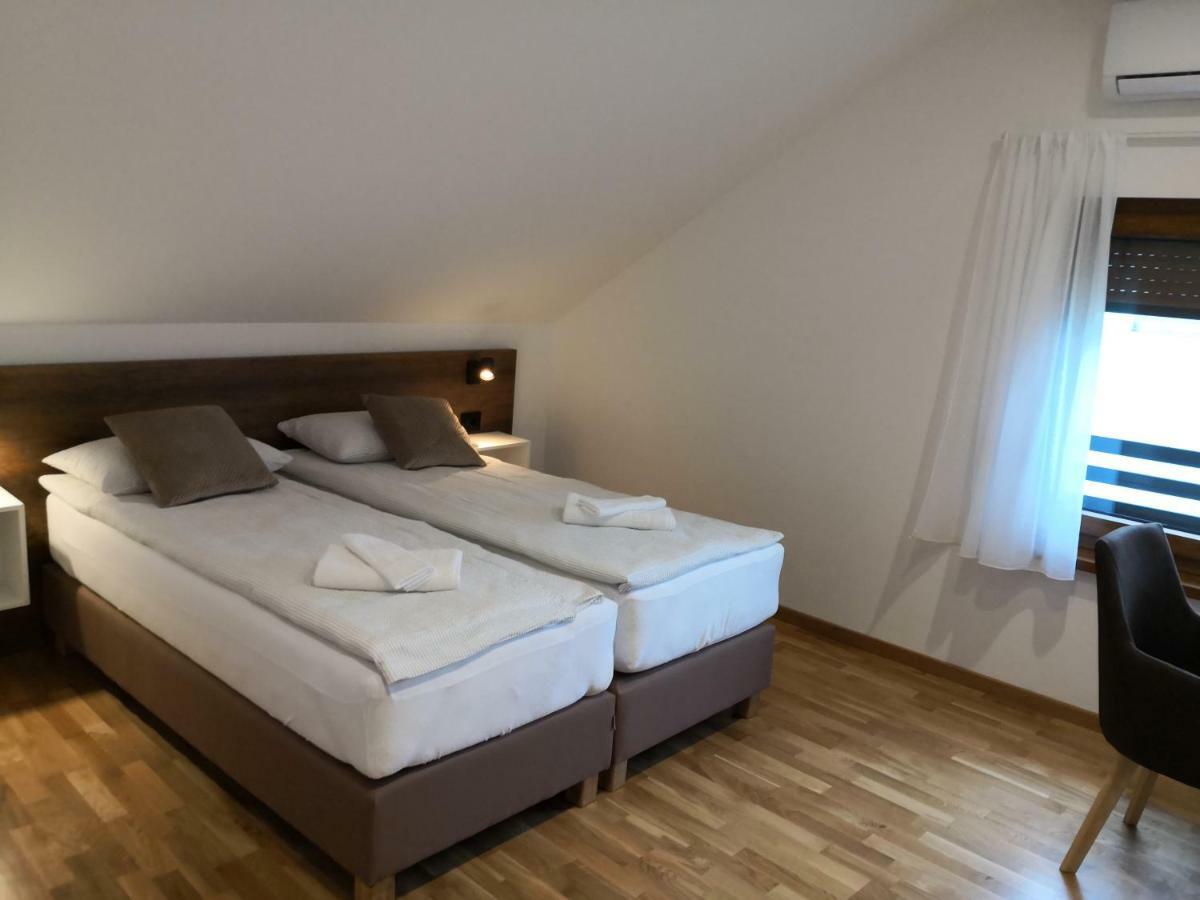 Accommodation Plitvice Korenica Esterno foto