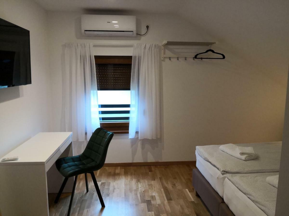 Accommodation Plitvice Korenica Esterno foto