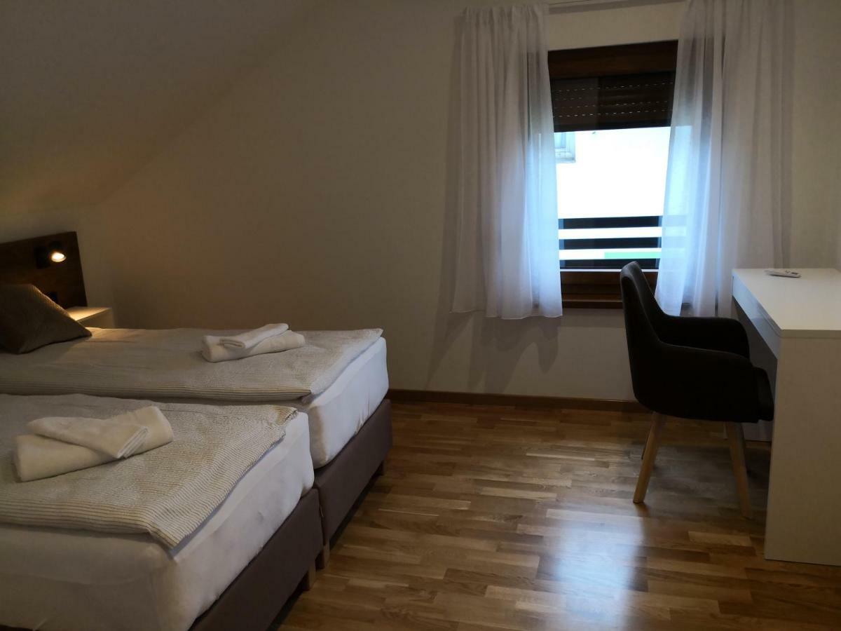 Accommodation Plitvice Korenica Esterno foto